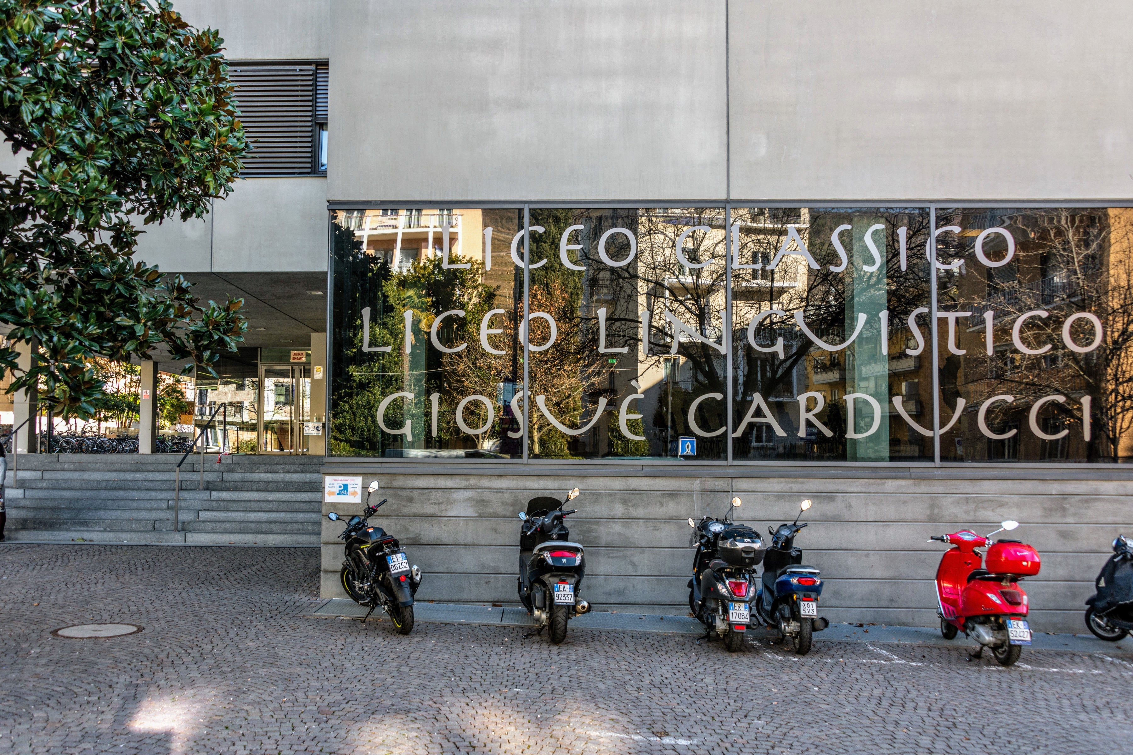 La Direzione Istruzione e Formazione italiana ha organizzato un nuovo appuntamento dedicato al ciclo “Scuola e Territorio”, periodico momento di confronto e dialogo tra istituzioni scolastiche e realtà professionali impegnate nei diversi ambiti della formazione e dell’istruzione. (Foto: USP/Peter Daldos)