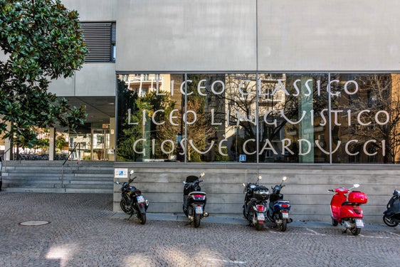 La Direzione Istruzione e Formazione italiana ha organizzato un nuovo appuntamento dedicato al ciclo “Scuola e Territorio”, periodico momento di confronto e dialogo tra istituzioni scolastiche e realtà professionali impegnate nei diversi ambiti della formazione e dell’istruzione. (Foto: USP/Peter Daldos)