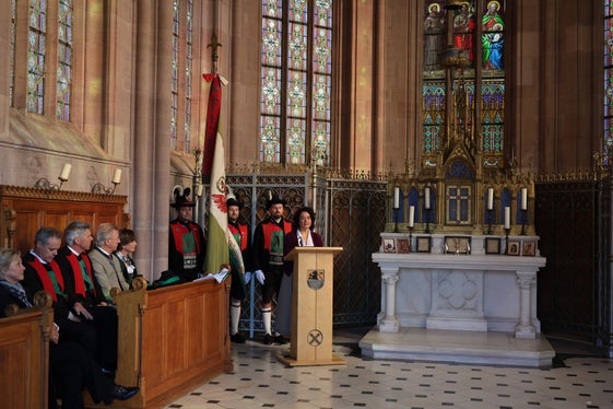 Auch die Bürgermeisterin der Gemeinde Schenna Annelies Pichler hielt eine Ansprache im Gedenken an Erzherzog Johann von Österreich. (Foto: LPA/Ressort Landwirtschaft, Forstwirtschaft und Tourismus/Sabine Pitscheider)