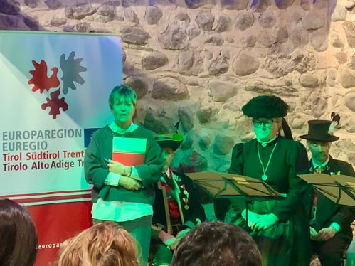 Euregio-Generalsekretärin Marilena Defrancesco begrüßte die zahlreichen Gäste (Foto: Euregio/Armin Gluderer)