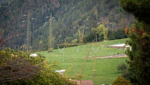 262,5 Kilometer Freileitungen und 1265 Strommasten im Eisacktal sollen verschwinden. Für das große Energieinfrastrukturprojekt läuft nun die 30-tägige Frist zur Einsicht in die Projektunterlagen in den betroffenen Gemeinden. (Foto: LPA/Fabio Brucculeri)