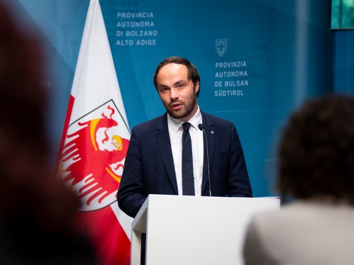 “È un diritto individuale di ogni bambino e di ogni bambina avere accesso all'istruzione. Questo diritto deve essere sostenuto, ha sottolineato l'assessore provinciale Achammer in conferenza stampa. (Foto: ASP/Fabio Brucculeri)