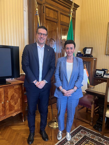 Oggi (24 luglio), a Roma, l'assessora provinciale alla Sicurezza, Ulli Mair, ha parlato con Nicola Molteni, sottosegretario all'Interno, di incentivi al bilinguismo nella Polizia di Stato, del fabbisogno abitativo delle Forze di polizia in Alto Adige e del potenziamento della polizia locale. (Foto: ASP)