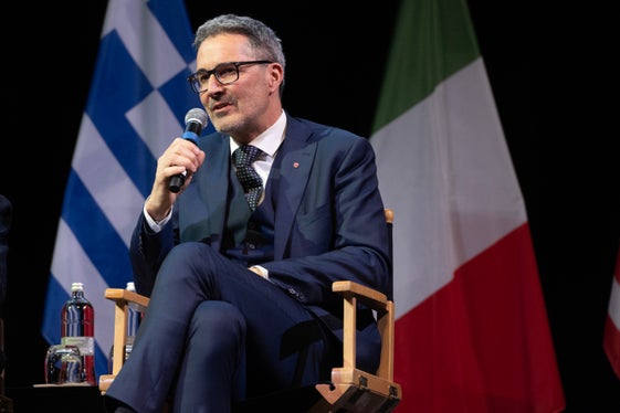 Landeshauptmann Kompatscher in Mailand: Wir wollen bei diesen Spielen zeigen, wie schön unsere Landschaft ist, aber auch welch tolle, historisch gewachsenen Sportstätten wir vorweisen können. Olympia ist eine einzigartige Chance für uns, aber auch für die vielen Sportlerinnen und Sportler. (Foto: LPA)