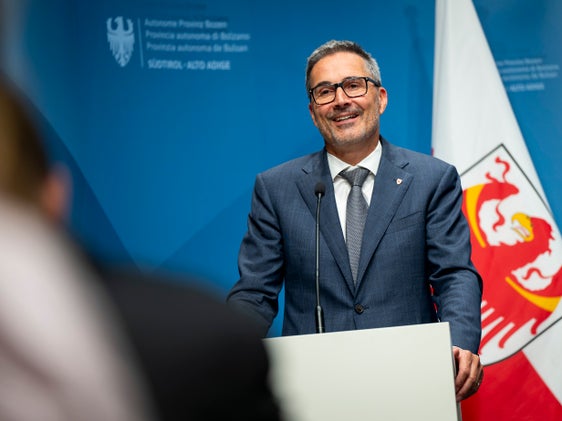 "Die Ergebnisse des konsolidierten Abschlusses 2024 bestätigen die Stabilität und die Wachstumskraft unseres Landes", betonte Landeshauptmann Arno Kompatscher bei der Pressekonferenz.  (Foto: LPA/Fabio Brucculeri)