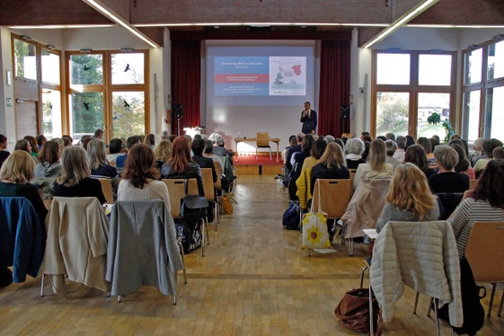 Landeshauptmann und Gesundheitslandesrat Arno Kompatscher nahm ebenfalls am heutigen Netzwerktreffen der Frühen Hilfen teil. (Foto: LPA/Greta Stuefer)
