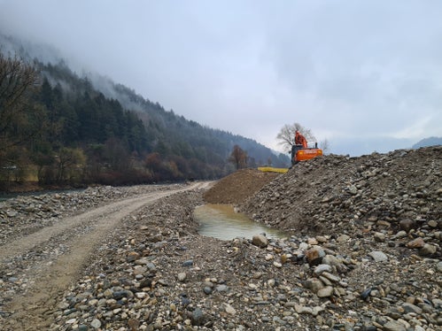 Nel tratto più a monte è previsto l'allargamento dell'alveo del fiume Rienza per una lunghezza di circa 350 metri. (Foto: ASP/Ufficio sistemazione bacini montani est dell'Agenzia per la Protezione civile) 