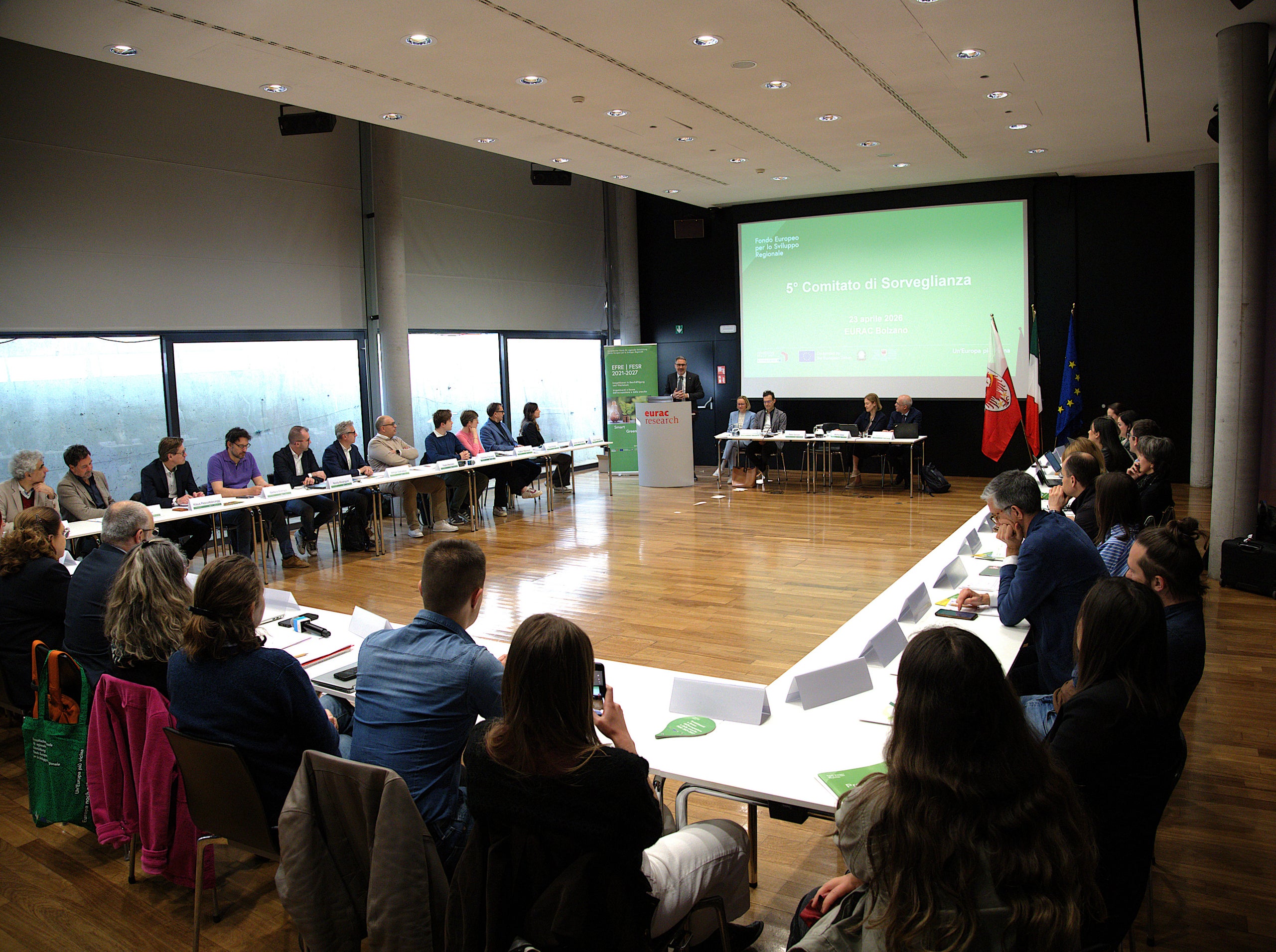 Il Comitato di sorveglianza del Fondo europeo di sviluppo regionale si è riunito il 23 aprile all'EURAC di Bolzano. (Foto: USP/Ursula Pirchstaller)
