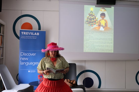 Lettura in lingua portoghese al Centro Multilingue. (Foto: USP/Jasmeen Farina)