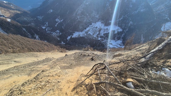 Lo scorso anno si sono verificate grandi frane a monte dell'imbocco della Val di Fosse, con un accumulo stimato di 30.000-40.000 metri cubi di materiale nel Rio Senales. (Foto: USP/Ufficio provinciale Sistemazione bacini montani ovest dell'Agenzia per la Protezione civile/Martin Eschgfäller)