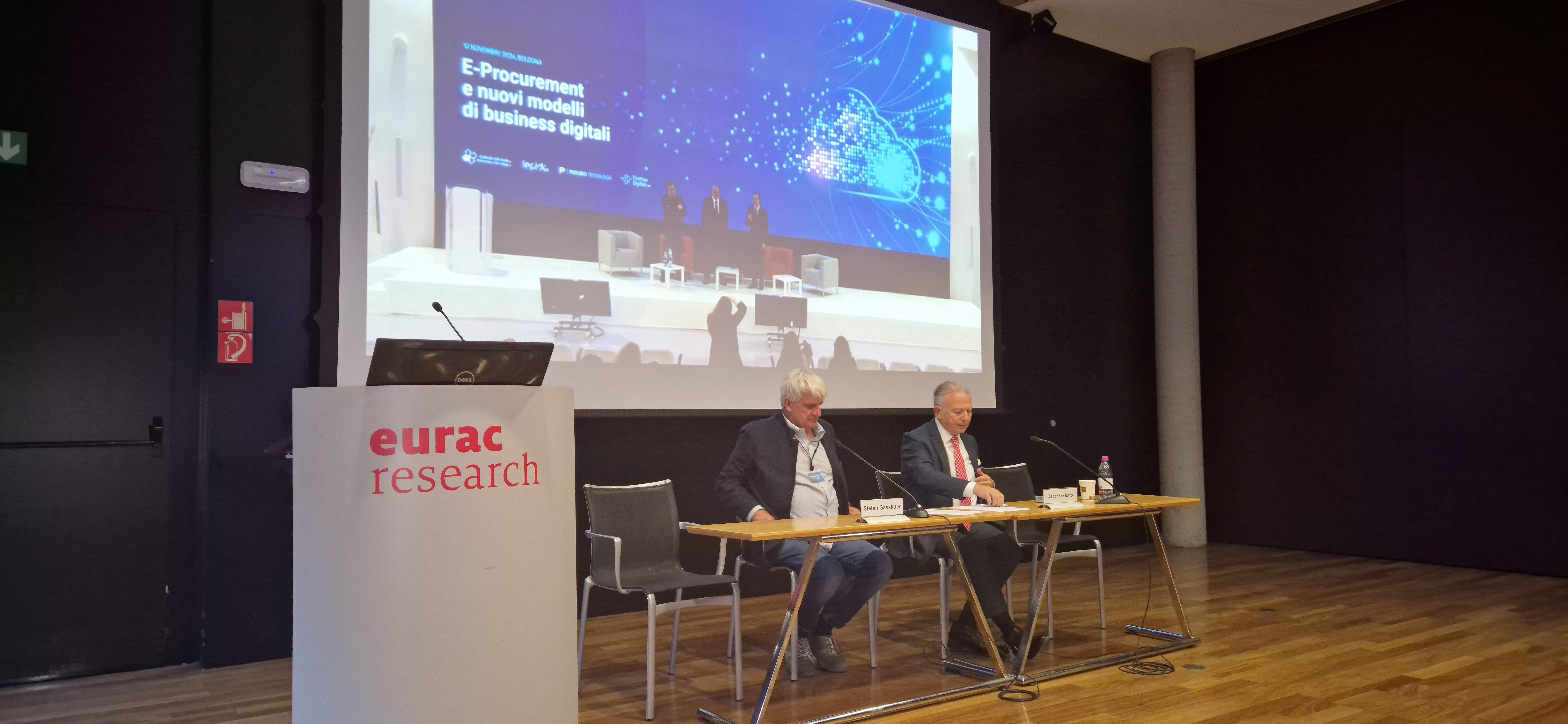 A Fit4digital il presidente di Informatica Alto Adige Oscar de Iorio (a destra) e il direttore generale Stefan Gasslitter hanno parlato di E-procurement e nuovi modelli di business digitali (Foto: USP/Informatica Alto Adige)  