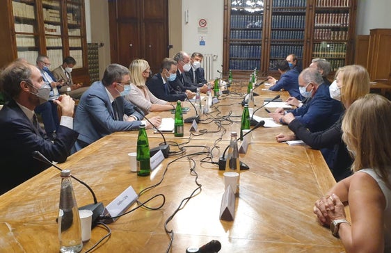 L’assessore Alfreider ha partecipato oggi 27 luglio a Roma a confronto con il ministro Giovannini e il viceministro Morelli sullo stato delle opere per le Olimpiadi 2026. (Foto: ASP/Mobilità)