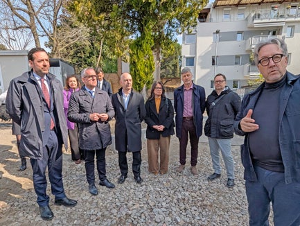 Un grande e atteso progetto. Un momento del sopralluogo alla futura sede della scuola musicale Vivaldi di Merano. Nella foto (da sinistra) il vicepresidente Marco Galateo, l'assessore provinciale Christian Bianchi, il vicesindaco di Merano Nerio Zaccaria, l'assessora comunale meranese Antonella Costanzo, l'assessore comunale di Merano Stefan Frötscher, l'ingegner Andrea Todesco, responsabile unico di progetto e il progettista e direttore dei lavori Markus Scherer. (Foto: Comune di Merano/Stefano Bolognesi)