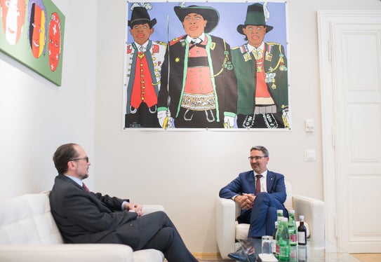 Schallenberg (l.) und Kompatscher wollen gute Zusammenarbeit fortsetzen: Im Bild am 6. Juli 2021 beim Treffen im Außenministerium in Wien. (Foto: Michael Gruber)