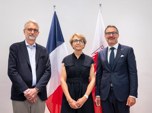 Il console generale François Bonet (da sinistra), l’ambasciatrice Anne-Marie Descôtes e il presidente della Provincia Arno Kompatscher (a destra) hanno parlato dell’Autonomia dell’Alto Adige. (Foto: USP/Fabio Brucculeri)