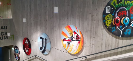 Gestaltet wurden die Graffiti von Schülerinnen und Schülern der Berufsgrundstufe Handel/Verwaltung. (Foto: BBZ)