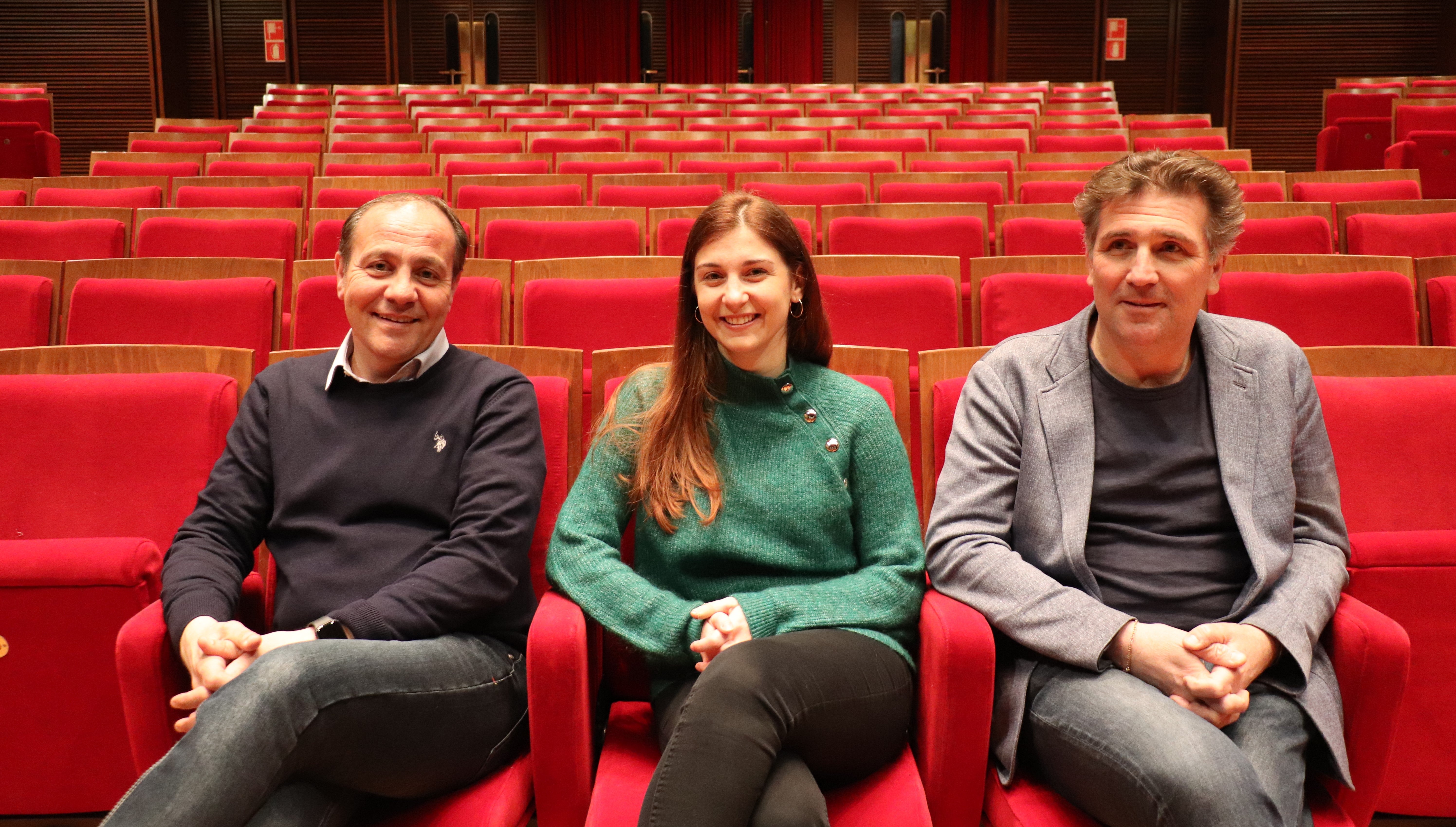 Da sin. l'assessore Giuliano Vettorato, Amanda Filippi rappresentante degli abbonati del teatro in seno all'Assemblea dei soci, e Walter Zambaldi, direttore artistico del Teatro Stabile di Bolzano (Foto: ASP/TSB)