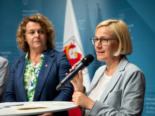 L'Ufficio per la Tutela dei minori e l'inclusione sociale ha elaborato il disegno di legge in collaborazione con un gruppo di lavoro tecnico. Durante la presentazione, la direttrice dell'Ufficio Astrid Wiest ha sottolineato che il disegno di legge sancisce per la prima volta anche il riconoscimento della responsabilità dell'intera società nei confronti del fenomeno della violenza a sfondo sessuale. (Foto: USP/Fabio Brucculeri)