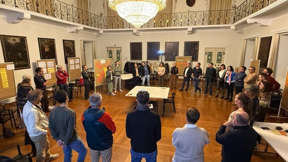 Verschiedene Initiativen stellten ihre Arbeit vor. Die Erlebnisschule Langtaufers empfängt seit 25 Jahren jährlich bis zu 2500 Kinder und Jugendliche. Der Burger Hof im Pragsertal ermöglicht rund 3000 jungen Menschen Einblicke in den bäuerlichen Alltag. (Foto: LPA)