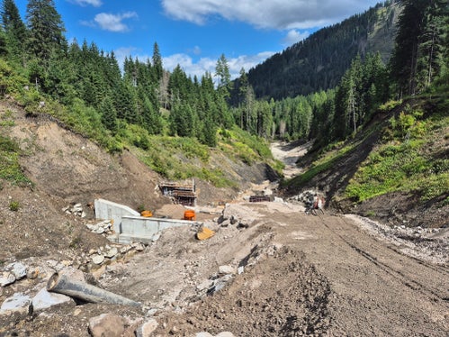 Durch den Bau von bisher 13 Sperren hat das Landesamt für Wildbach- und Lawinenverbauung Ost in der Agentur für Bevölkerungsschutz den Hochwasserschutz im Stollabach in der Gemeinde Prags verstärkt. (Foto: LPA/Landesamt für Wildbach- und Lawinenverbauung Ost/Michael Baumgartner)