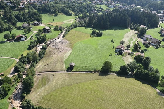 Wegen der hohen Niederschlagsmengen entwickelte sich gestern Abend ein Murgang im Frötschbach in Seis; bei einem Erkundungsflug wurde heute das Ausmaß der Schäden dokumentiert. (Foto: Agentur für Bevölkerungsschutz/Landeswarnzentrum/Omar Formaggioni)