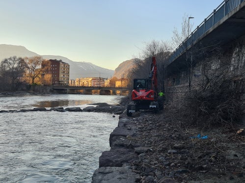 I lavori ultimati garantiranno una maggiore protezione contro le piene lungo il fiume Isarco a Bolzano. (Foto: Ufficio Sistemazione bacini montani Sud)