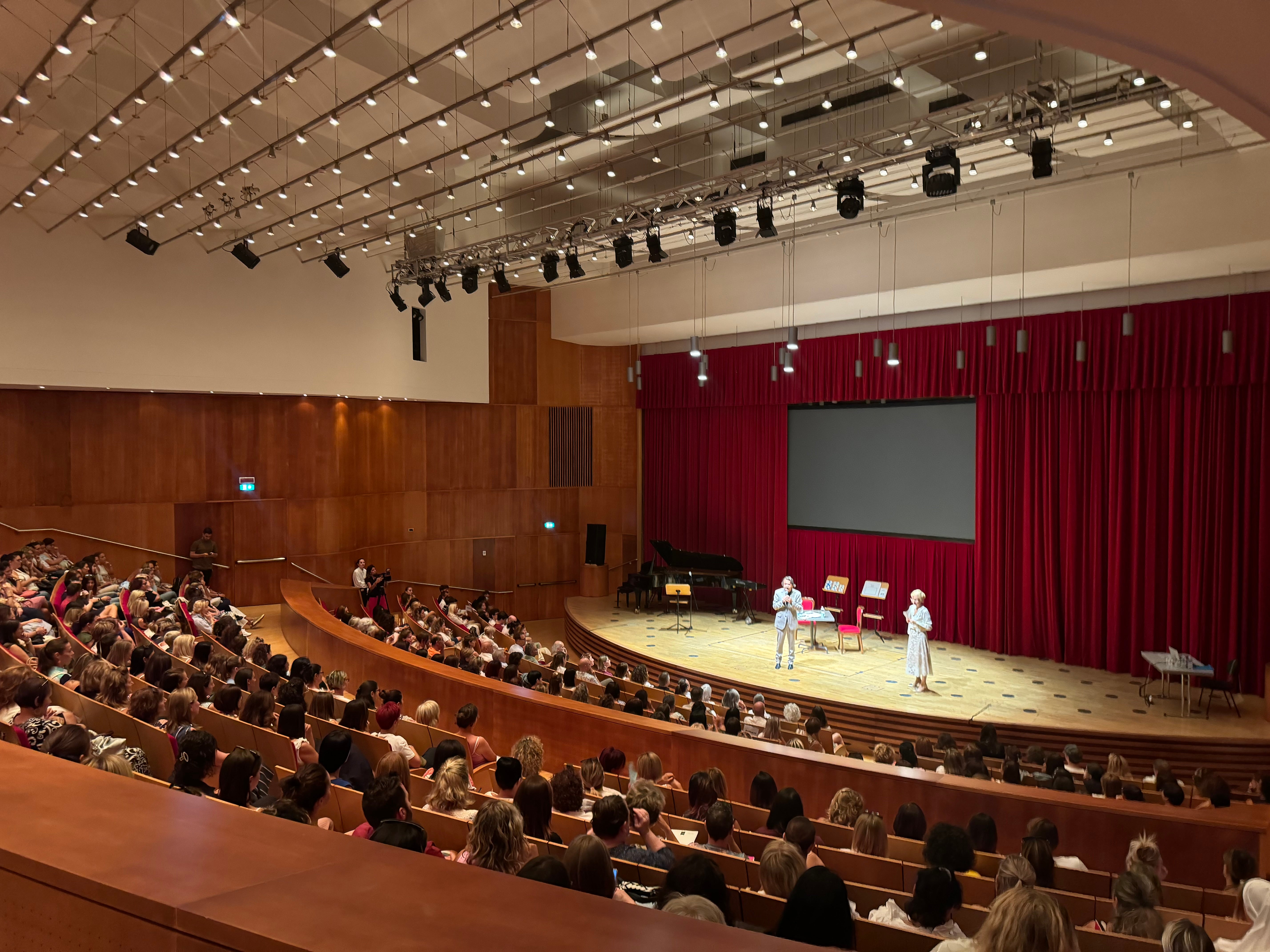  Il sovrintendente scolastico Vincenzo Gullotta, anche a nome del vicepresidente Marco Galateo, assente per altro impegno istituzionale, ha voluto ringraziare tutto il personale pedagogico e sottolineato l’importanza dell’utilizzo delle migliori pratiche educativo-didattiche sin dalla scuola dell’infanzia. (Foto: USP)