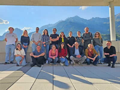 Grenzüberwindender wissenschaftlicher Austausch zur Gebirgsarchäologie: Im Rahmen des Euregio-Workshops „Mountain Archaeology Beyond Borders“ trafen sich im Mai und August 2025 Lehrende und Studierende aus Innsbruck und Trient. (Foto: Bianca Zerobin)