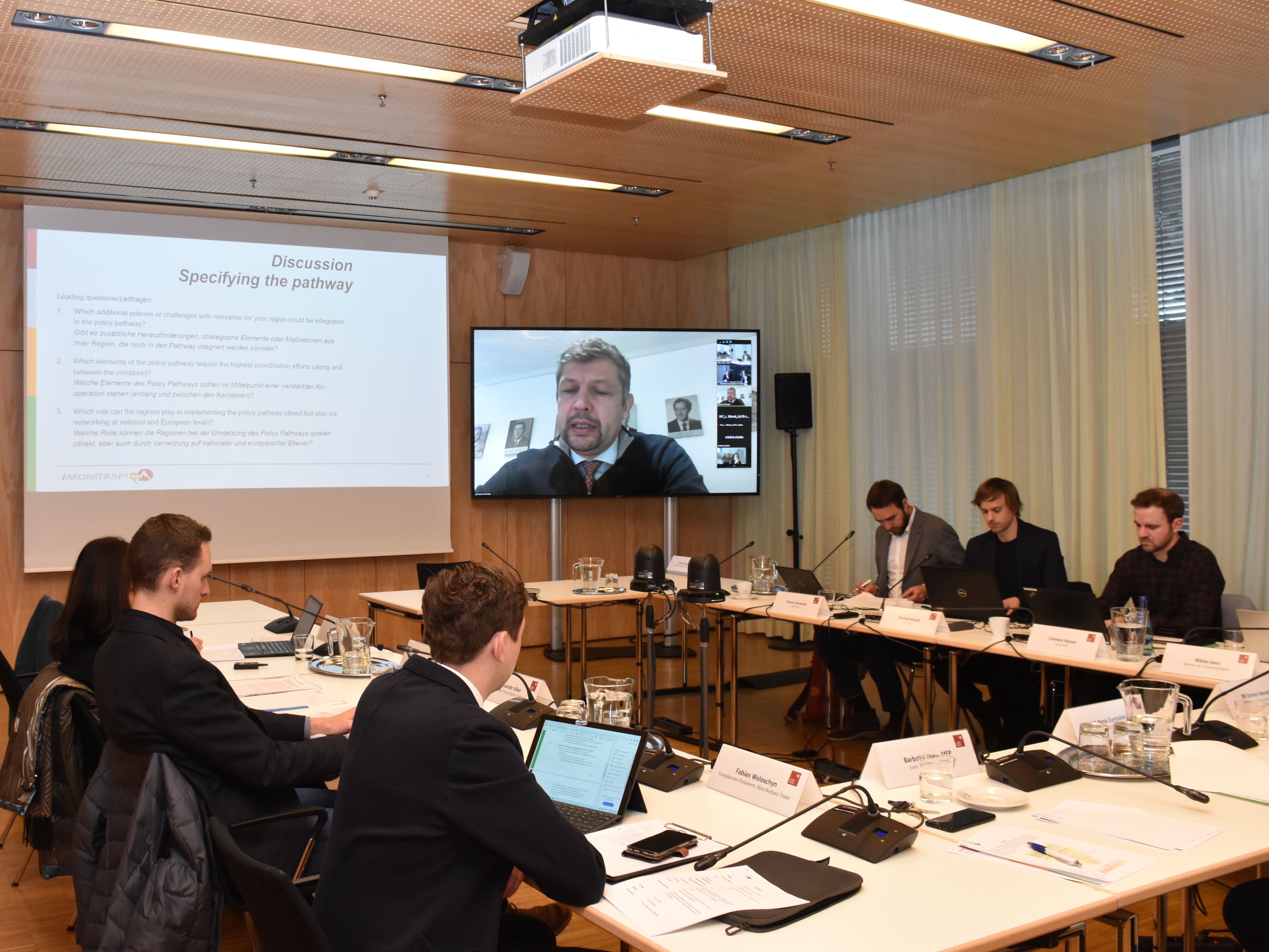 L'assessore altoatesino alla Mobilità Daniel Alfreider, collegato da remoto, ha sottolineato l'importanza di uno scambio di dati continuo e coerente tra le autorità e i gestori delle infrastrutture. (Foto: © Land Tirol/Knabl)