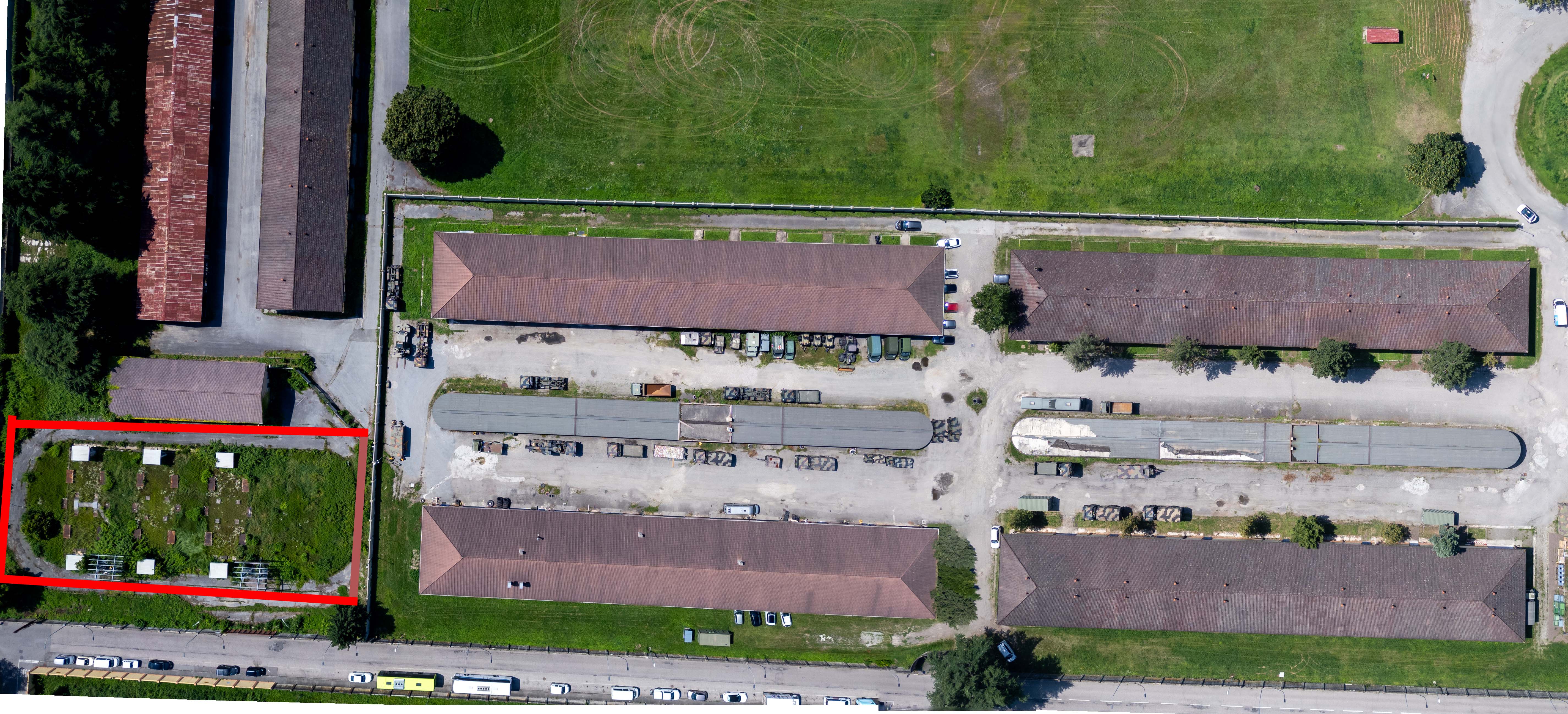 Die Gemeinde Meran möchte auf einem Teil des Kasernenareals Battisti einen Parkplatz errichten. Am 12. Dezember erfolgt die Unterzeichnung der Abkommen, damit das Areal künftig von der Gemeinde genutzt werden kann. (Foto: Logistikregiment Julia)