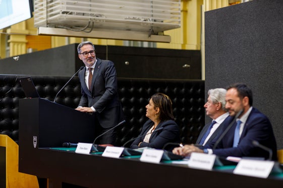 „Ein sprachgruppenübergreifendes Bibliothekenzentrum ist ein Meilenstein unserer Autonomie“, betonte Landeshauptmann Arno Kompatscher. (Foto: LPA/Tiberio Sorvillo)