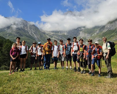 In viaggio insieme: 15 giovani hanno esplorato il Parco naturale Gruppo di Tessa nell’ambito dell’iniziativa “I giovani in vetta”. L’esperienza a contatto con la natura, l’attività fisica e lo scambio all’interno del gruppo sono stati i punti focali dell’iniziativa. (Foto: Ufficio Natura/Area Educazione alla natura e all’ambiente)