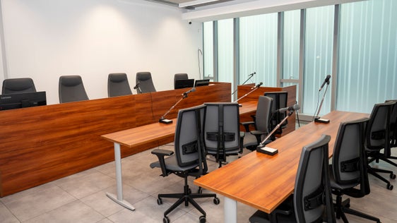 A 77 giorni dal crollo parziale del Palazzo di Giustizia di Bolzano, giovedì 1° ottobre è stata consegnata ufficialmente la nuova sede provvisoria del Tribunale, in via Alto Adige 50. L'attività del Tribunale ha ripreso a pieno regime, con la celebrazione in mattinata di quattro processi. (Foto: USP/Fabio Brucculeri)