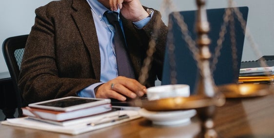 Bei unaufschiebbaren und dringende Anzeigen ist der Zugang zur Justizbehörde auch ohne 3G-Regelung möglich. (Foto: Pexels.com/Sora Shimazaki)