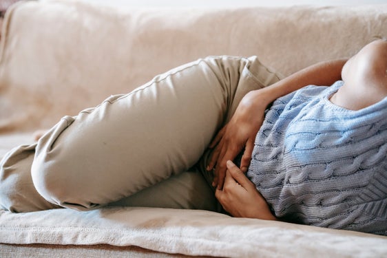 Endometriose betrifft viele Frauen und bleibt oft lange unerkannt. Am 26. September stellt der Landesbeirat für Chancengleichheit gemeinsam mit Partnerorganisationen in Bozen eine Kampagne vor, um Bewusstsein zu schaffen. (Foto: Pexels. Das Foto darf nur in Zusammenhang mit dieser Pressemitteilung verwendet werden.)