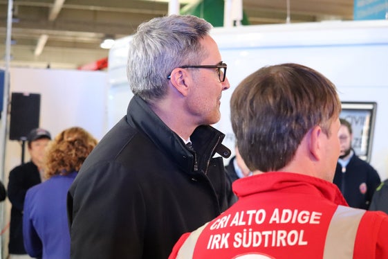 Bei einem Rundgang hat Landeshauptmann und Bevölkerungsschutzlandesrat Arno Kompatscher die Fachmesse Civil Protect besichtigt. (Foto: LPA/Maja Clara)