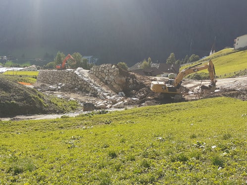 La protezione contro la valanga dell'Eberhöfer a Martello viene rafforzata da una nuova diga di protezione. (Foto: Agenzia per la protezione civile/Ufficio Sistemazione bacini montani ovest)