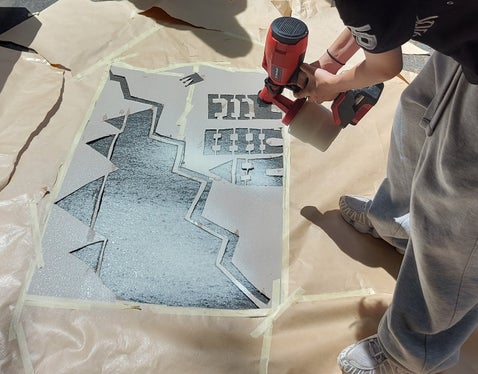 Graffiti-Kunst ist kreativ, leicht zugänglich und regt zum Nachdenken über aktuelle Themen an. (Foto: LPA/Landesdirektion italienischsprachige Grund-, Mittel- und Oberschulen staatlicher Art/Verena Mitterer)