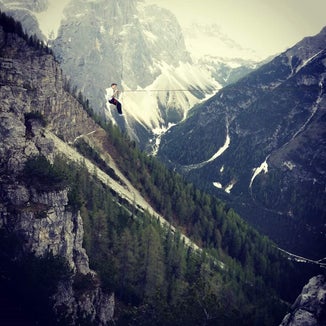 La presenza di slackline ad alta quota deve essere comunicata ( Foto: Moritz Happacher)