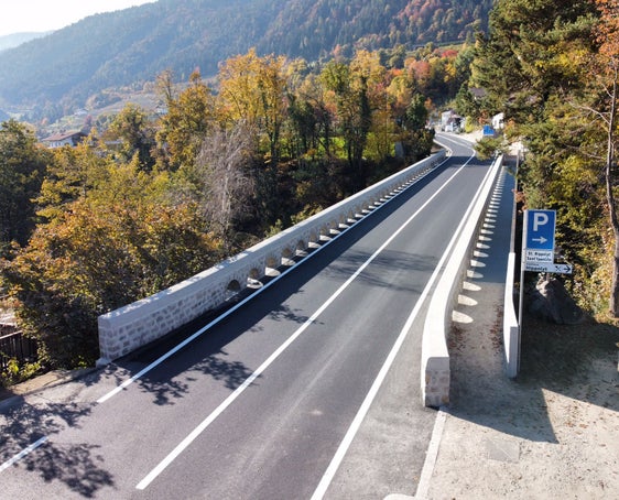 L'obiettivo della fusione delle Ripartizioni Infrastrutture e Servizio strade è sviluppare sinergie nella costruzione e nella manutenzione delle strade, unirle in un'unica unità amministrativa e preservare i posti di lavoro. (Foto: Dipartimento Mobilità/Mottironi)