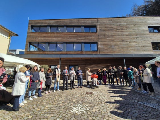 Der neue Werkstatt-Trakt des Sozialzentrums "Trayah" in Bruneck wurde am 20. März eingeweiht: "Eine Feier im Zeichen der Wertschätzung und des sozialen Austauschs", unterstrich Christian Bianchi, Landesrat für Hochbau, Aufwertung des Vermögens, Grundbuch und Kataster. (Foto: LPA/Gianluca Crocco)