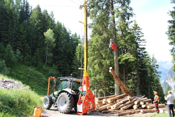 Nel 2024 è stata acquistata una gru a cavo che può essere utilizzata per eseguire particolari lavori forestali. (Foto: USP/Azienda forestale dell'Agenzia Demanio provinciale)