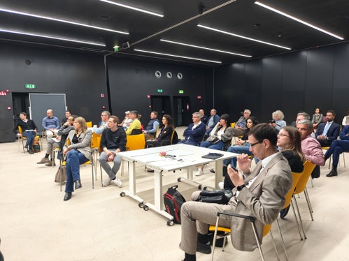 A seguito della presentazione del nuovo Competence Center per la sicurezza informatica, nel corso di un workshop sono stati simulati diversi scenari di attacco informatico. (Foto: USP/Ursula Pirchstaller)