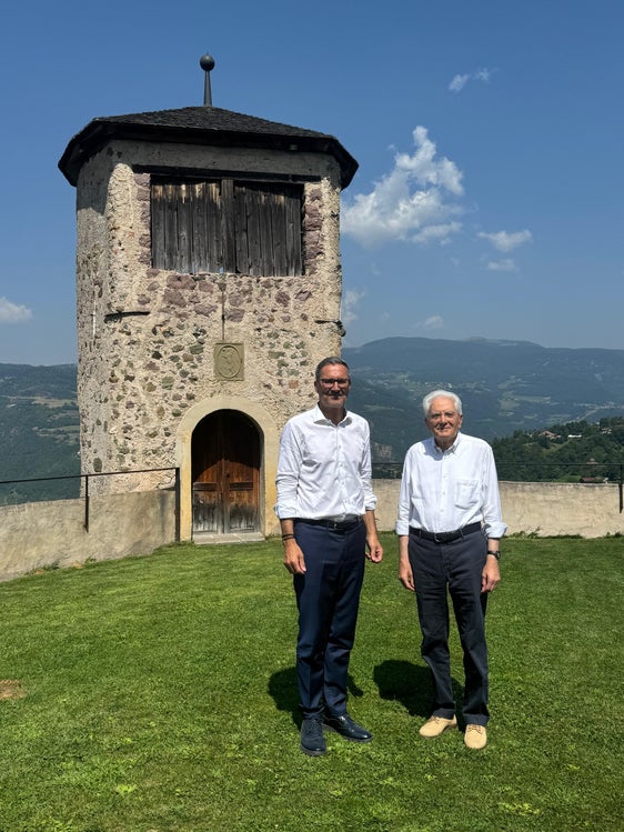 Il 13 agosto il presidente della Provincia Arno Kompatscher (a sinistra) ha incontrato il Presidente della Repubblica Sergio Mattarella a Fiè. (Foto: USP)