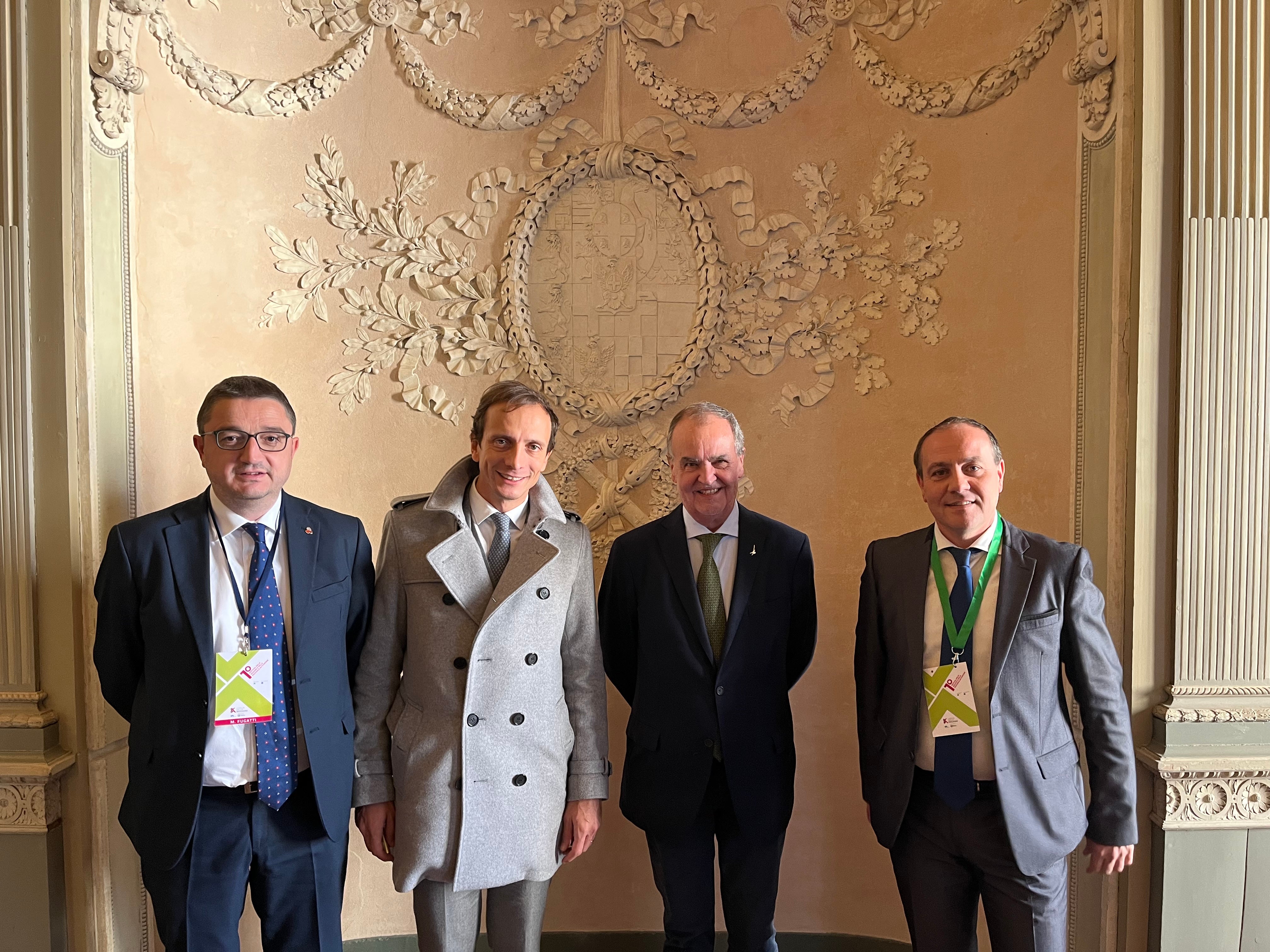 LH-Stellvertreter Vettorato (ganz rechts) mit Minister Calderoli, Regionenpräsident Fedriga und dem Trentiner LH Fugatti heute in Monza (Foto: LPA/Gabriel Marciano)