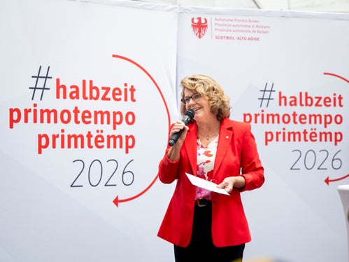 La responsabilità individuale, la solidarietà e l’azione collettiva sono elementi comuni al volontariato e alle cooperative, ha sottolineato l’assessora provinciale Rosmarie Pamer, responsabile di entrambi i settori, in occasione della conferenza stampa di metà mandato #primotempo tenutasi il 13 luglio. (Foto: USP/Fabio Brucculeri)