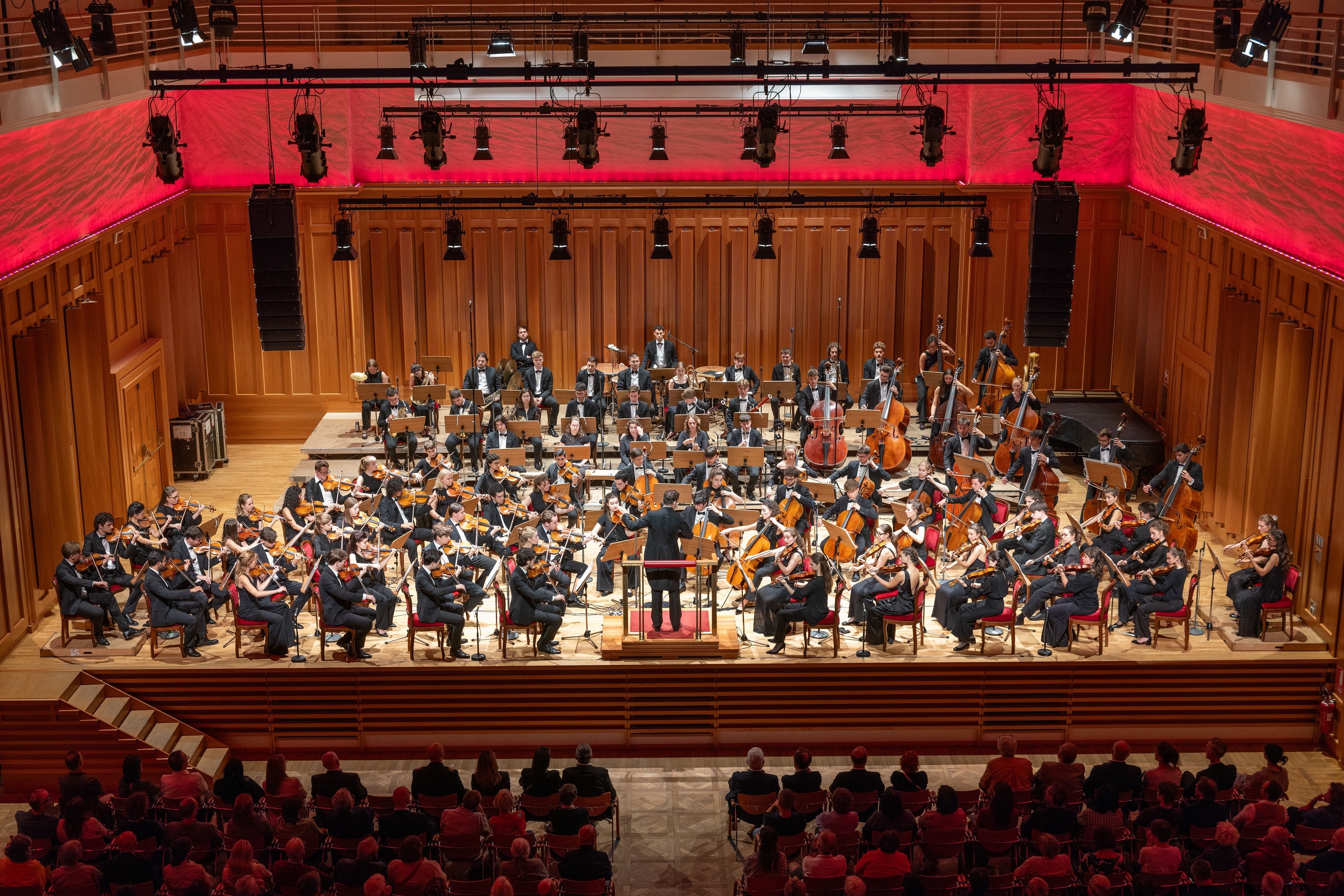 Attraverso iniziative come il concerto dell’Orchestra giovanile Gustav Mahler in programma ad agosto, si intende avvicinare i giovani alla cultura presso il Centro culturale Euregio di Dobbiaco. La Provincia sostiene questa iniziativa con uno stanziamento straordinario. (Foto: USP/Settimane musicali Gustav Mahler/Max Verdoes)