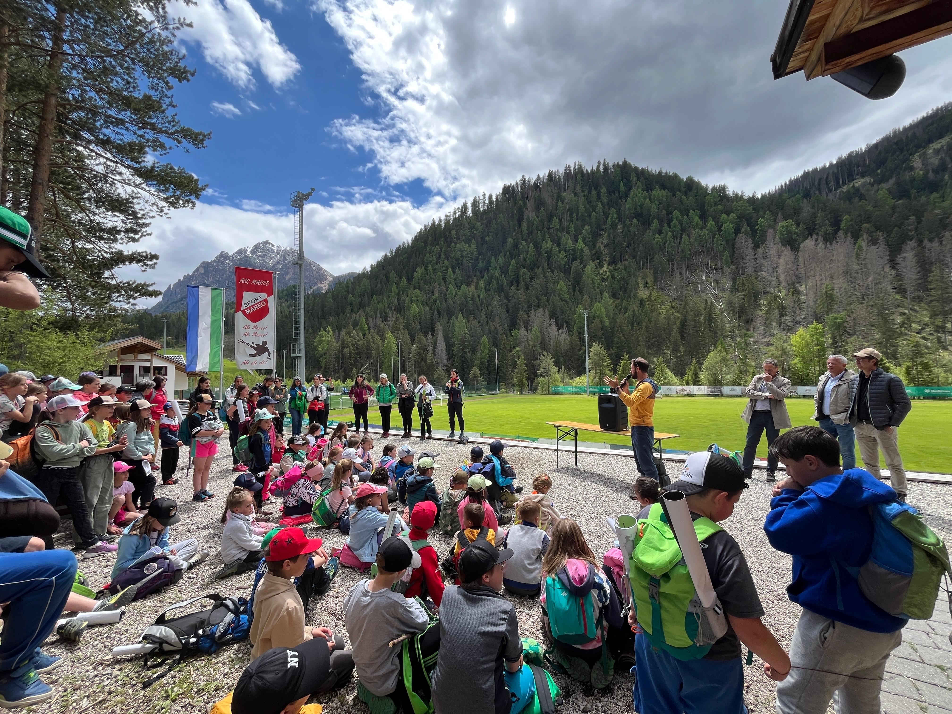 Le proiet é gnü stlüt jö ai 24 de ma cun la manifestaziun “Vire nosta natöra” metüda a jí cun la partezipaziun di geniturs. (foto: Intendënza y Cultura ladina)