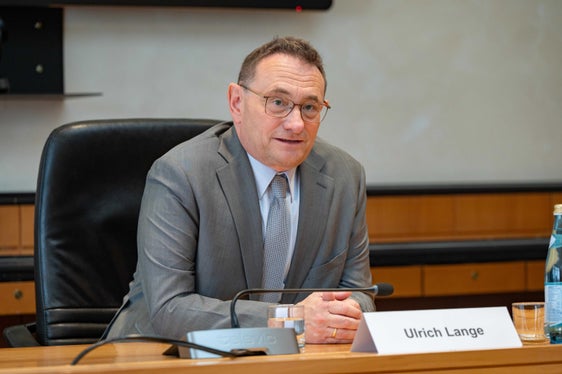 Staatssekretär Ulrich Lange zeigte sich beeindruckt von den besichtigten Projekten und der strategischen Ausrichtung der Mobilität in Südtirol: „Der Schienenverkehr verbindet uns. Die Fortschritte beim Brennerbasistunnel und beim Küchelbergtunnel sind beeindruckend. Südtirol zeigt, wie Mobilität modern geplant und vernetzt werden kann.“ Die Qualität der Infrastruktur und die Einbindung verschiedener Verkehrsträger seien beispielhaft. (Foto: LPA/Greta Stuefer)