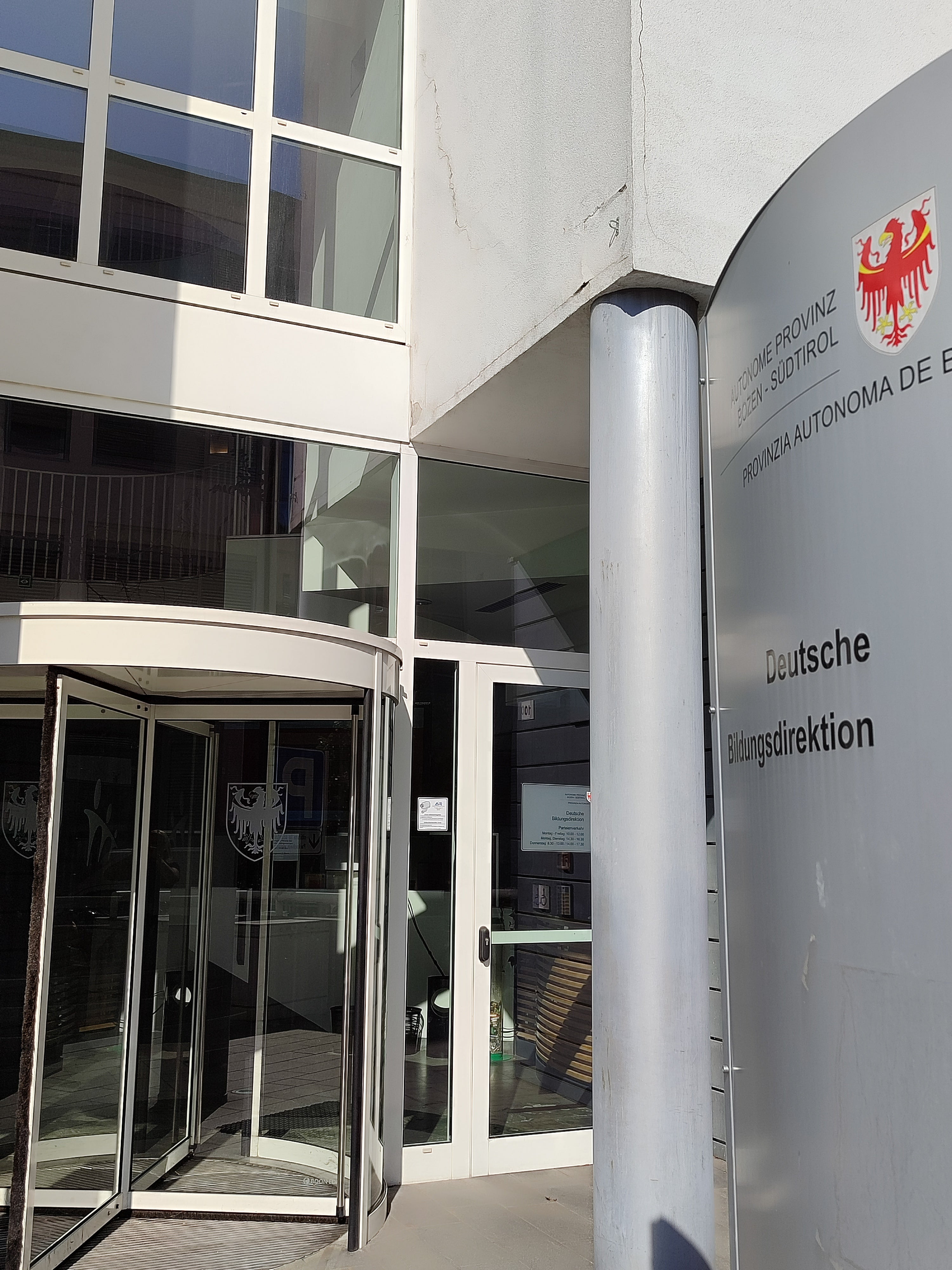 Il tema della suddivisione delle classi in base alle competenze linguistiche sarà il tema della conferenza stampa in programma martedì (3 settembre) a Bolzano, alla presenza del direttore della&nbsp;direzione&nbsp;per l'istruzione e la formazione tedesca, Gustav Tschenett, la sovrintendente Sigrun Falkensteiner e Andrea Abel, docente di linguistica germanica presso la Libera Università di Bolzano. (Foto: USP/Ausserer) 